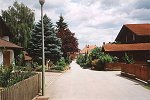 Schulstraße in Richtung Osten aufgenommen