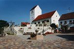 Kirchenaufgang und Pfarrkirche St. Stephanus