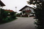 Pfarrhofstraße vom Drosselweg aus gesehen